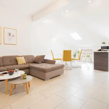 Heart Of - Modern And Cozy 75m2, 5th Floor Apartment